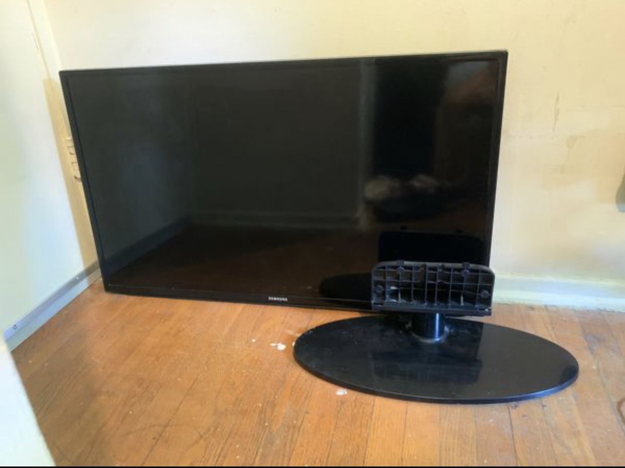 Samsung tv de 36 inch, solo fue usado por 6 meses. $ 150 (negociable)