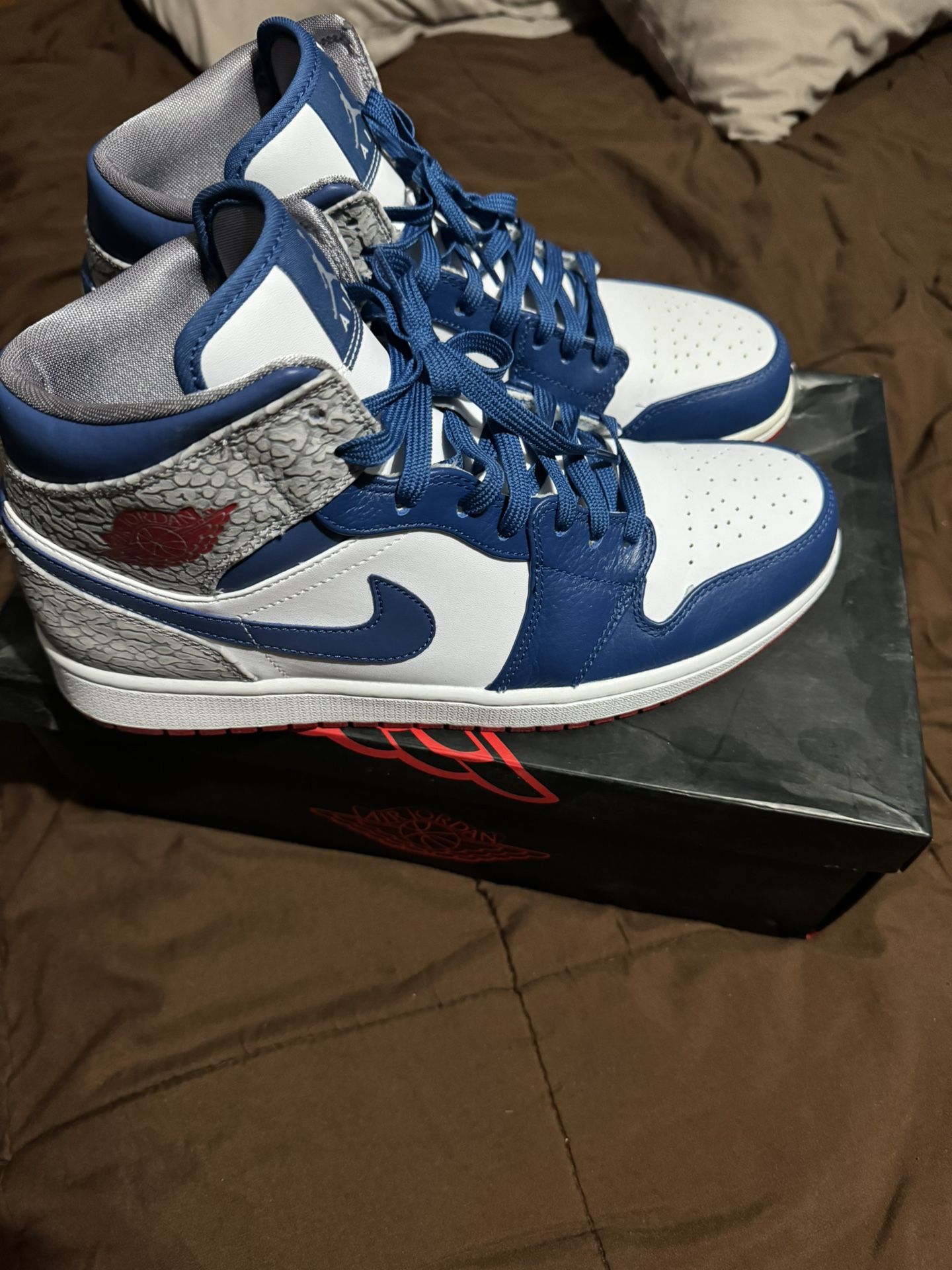Air Jordan 1 Mids Mens Size 10.5