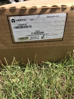 I10034 Geist MN01X4W1-33M149-3TL21A0A10-S 33-Outlets PDU