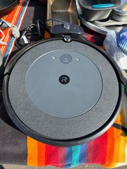 Robot 1 Roomba i4