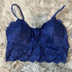 New 🏷️ Cute Blue Lace crop top Size: M/L