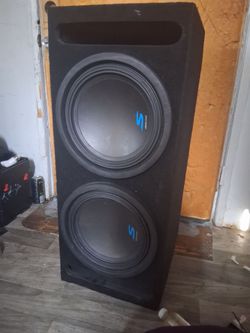 2 12" alpine type s 1800 watt each subwoofer  with box