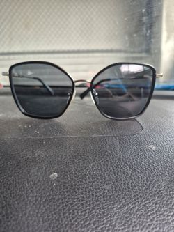 Black Cat-Eye Sunglasses with Metal Frame