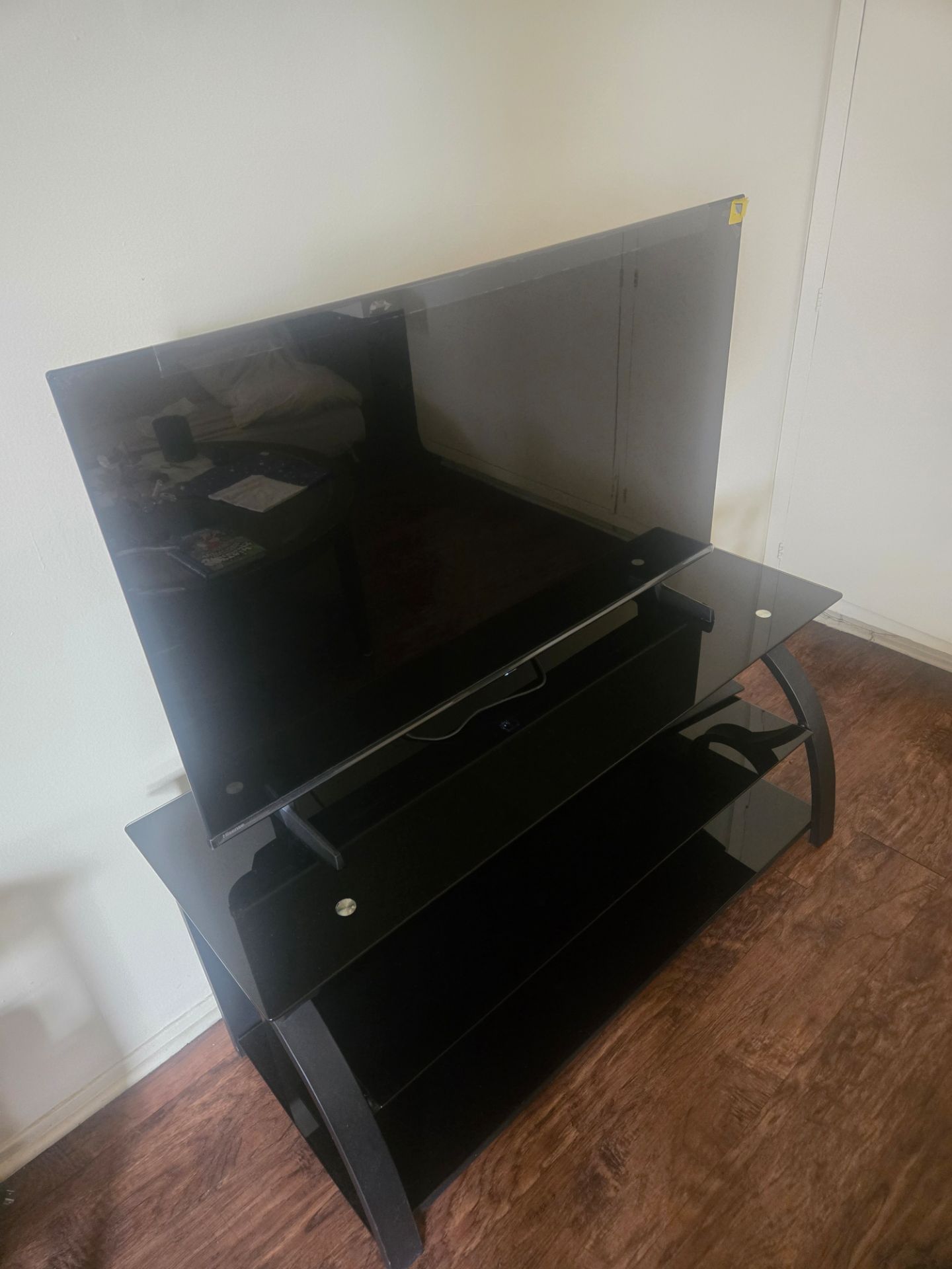 Smart TV + TV stand