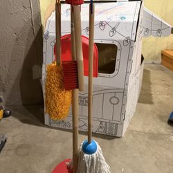 Melissa & Doug play Mop Set 