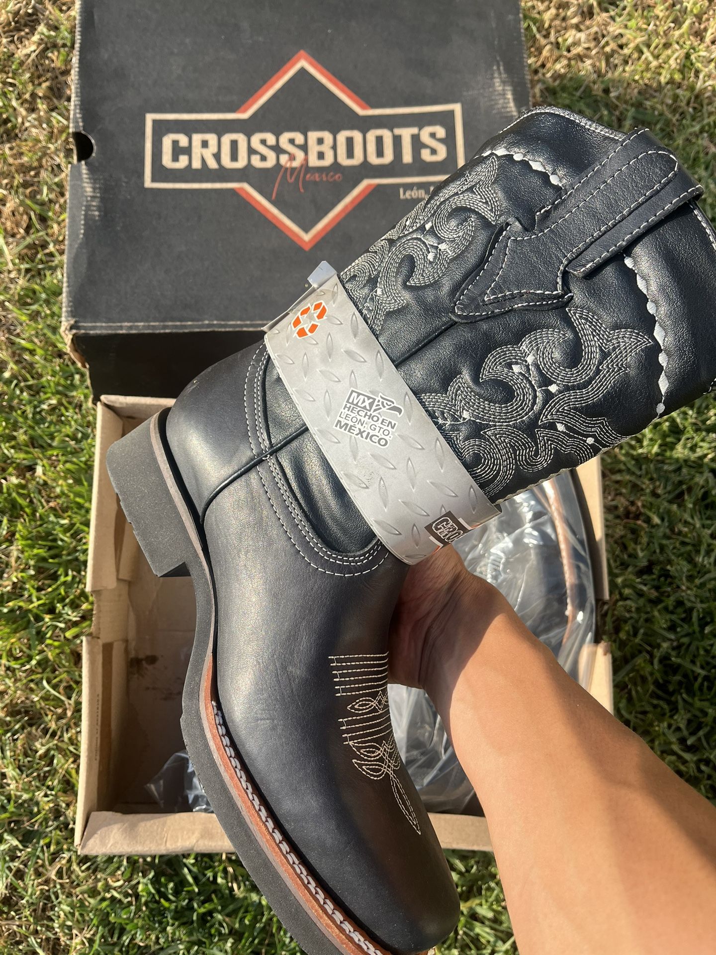 brand new mens work boots size 9