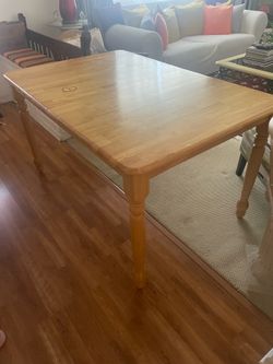Solid oak expandable dining table