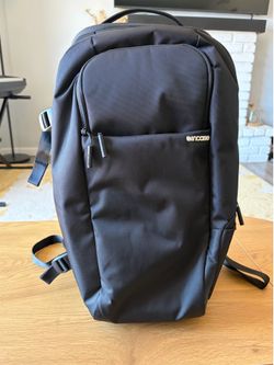 Incase DSLR Pro Camera Backpack 26L – Black