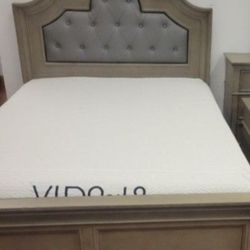 *Manager's Special!!!*---Floor Model Frisco Queen Bed/Nightstand Sets---Now $548!!!---Delivery/$10 Down Financing🤠