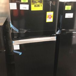 Magic Chef 10.5 Cu Ft Refrigerator in Black