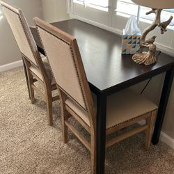 1 Table 2 Chairs 1 Lamp