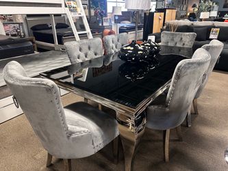Stunning dining table set! $1999 🖤🚨✨