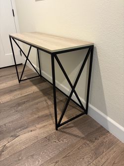 Entry/Console/Buffet Table