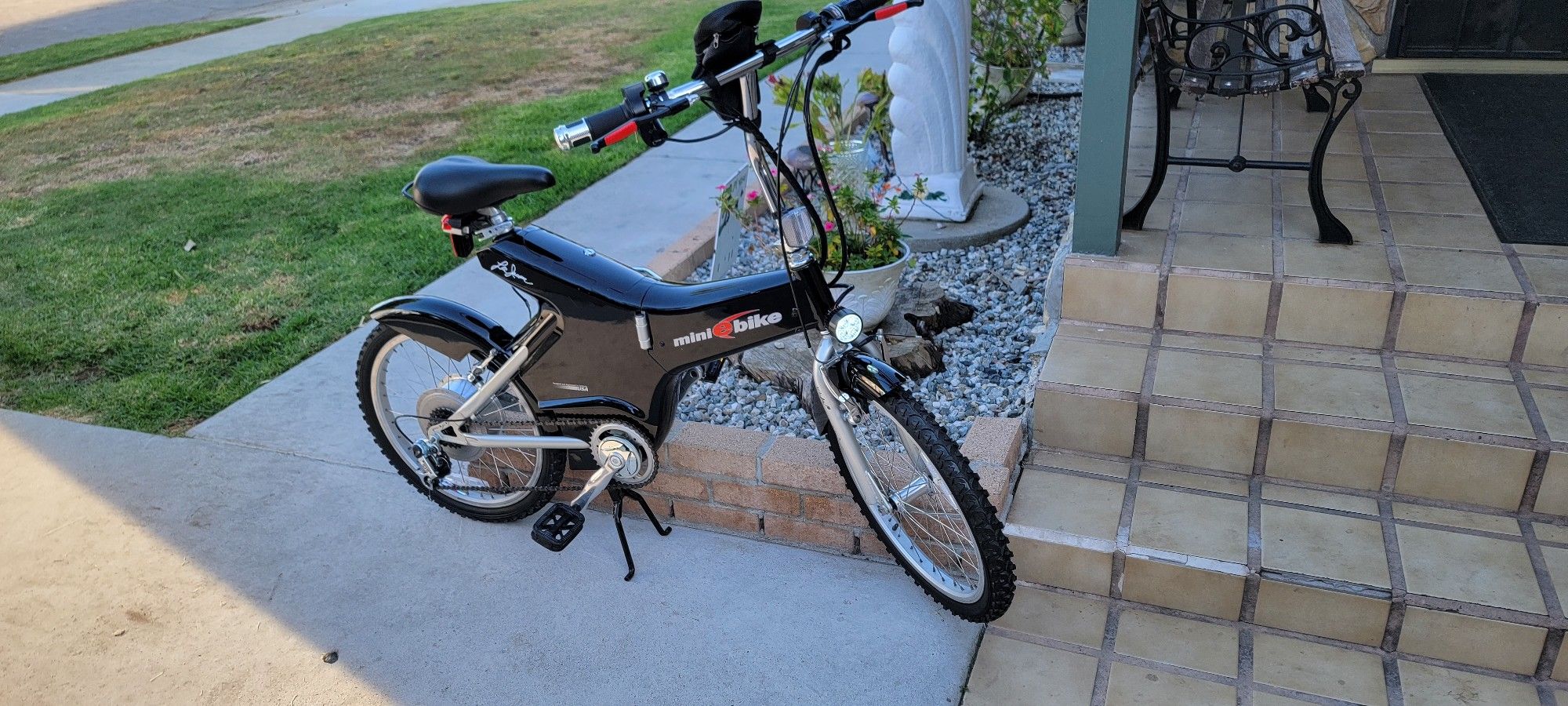 Rare 36v folding Evg Mini ebike by Lee Iacocca. New tires, battery, brakes, headlight,