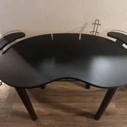 Black Desk