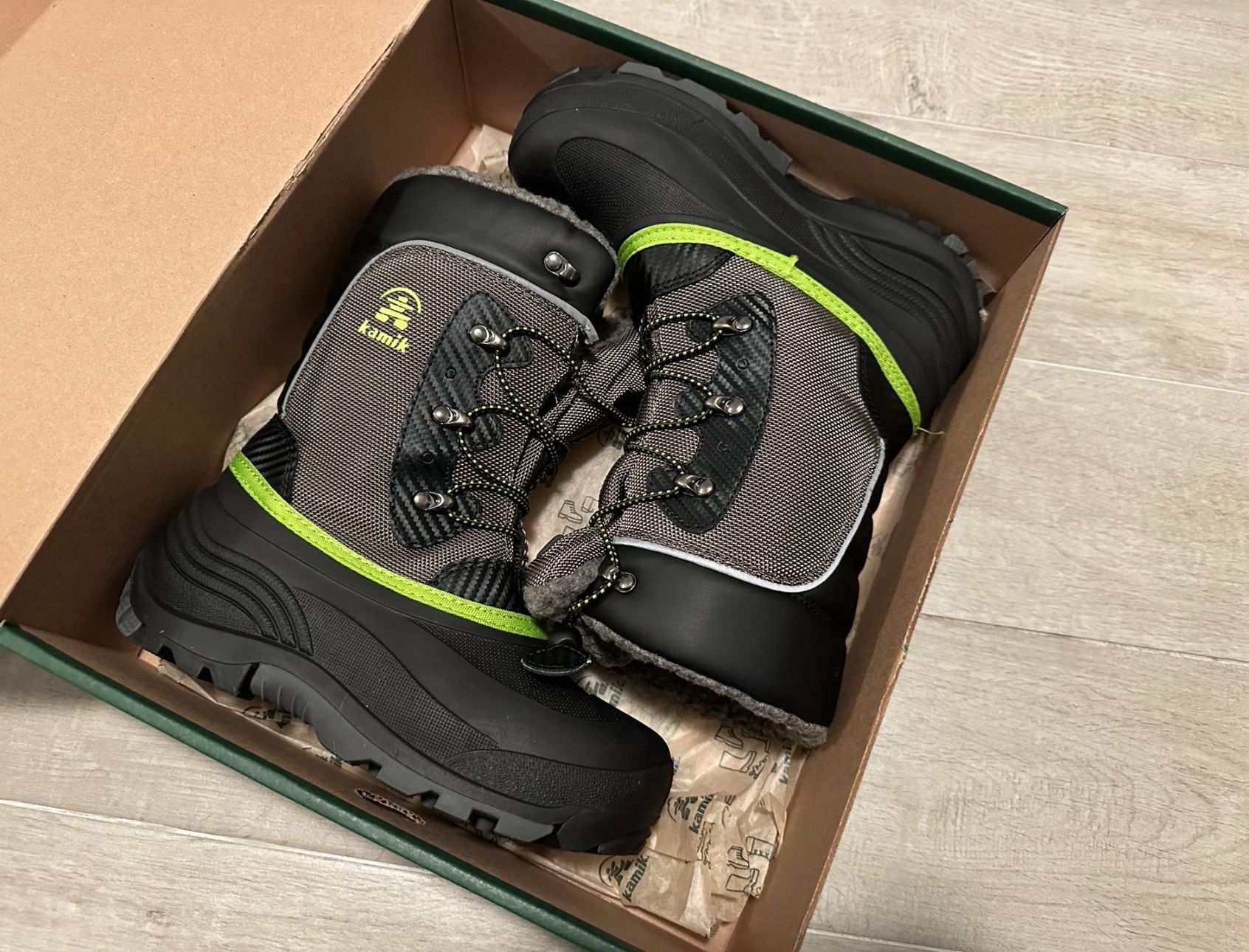 Kamik Youth Snow Boots Size 4Y (NEW)