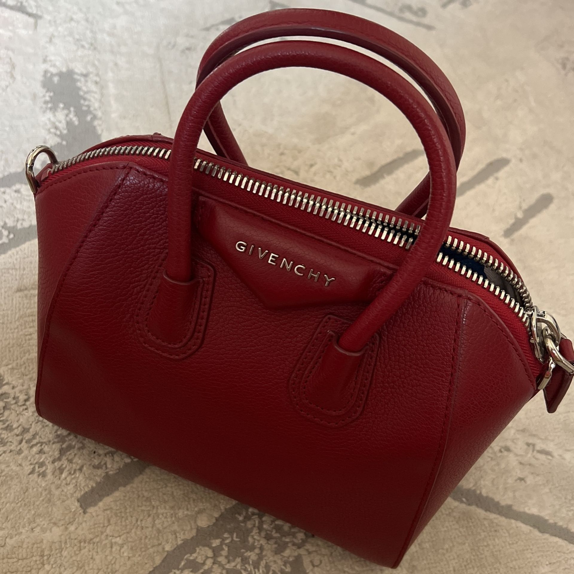 Givenchy Antigona mini red bag  Givenchy bag mini, Givenchy bag, Bags