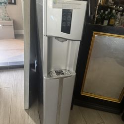 Water Dispenser Like New 