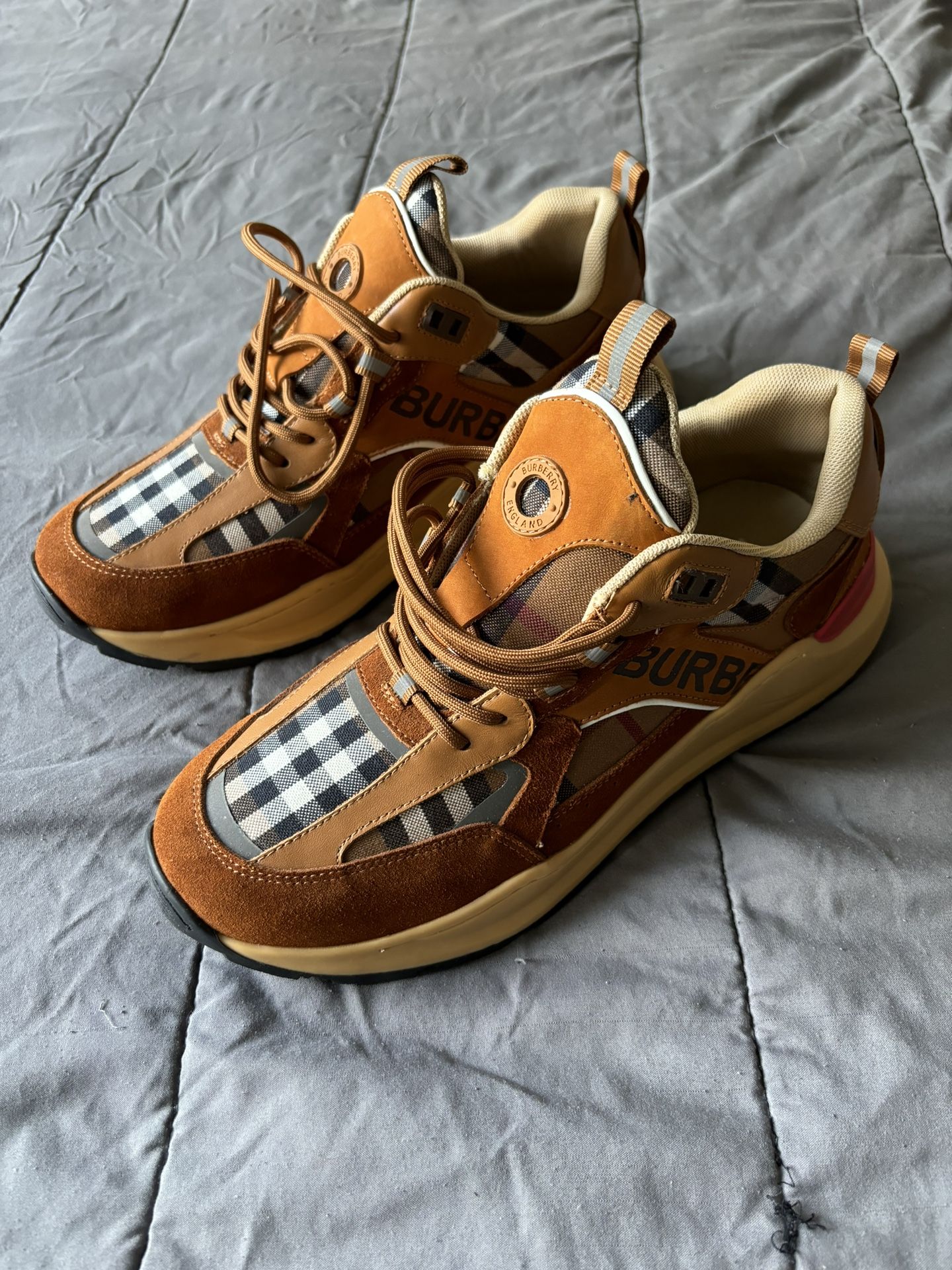 Burberry Sean Size 43 (Shipping Only, Comes With Original Box)