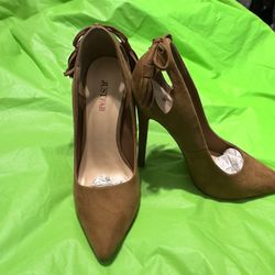 BROWN HIGH HEEL SHOES