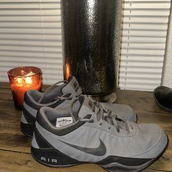 Men’s shoes size 8