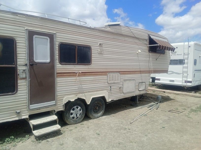 Fifth Wheel Trailer