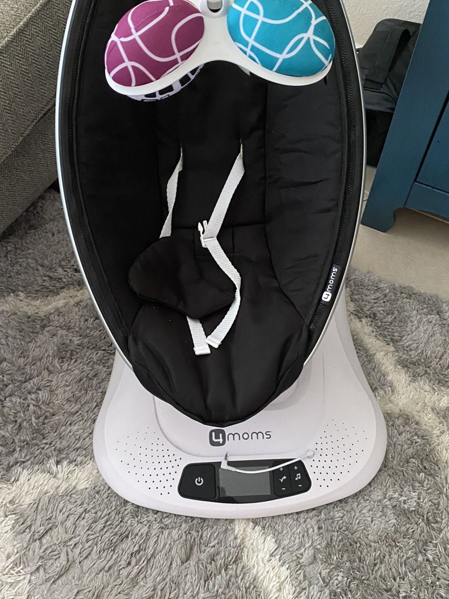 4MOMs mamaroo4 baby swing