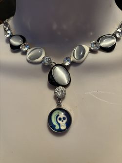 💎💀 Silver Sexy Drop Skull Necklace Alluring Yet Classy 💀💎