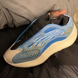 Yeezy 700 Arzerath