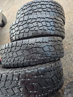 Set 4 tires toyo 90% like neww 285 75 18 LT 10plys