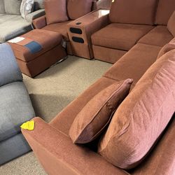 Stylish Stunning Cozy sectional!