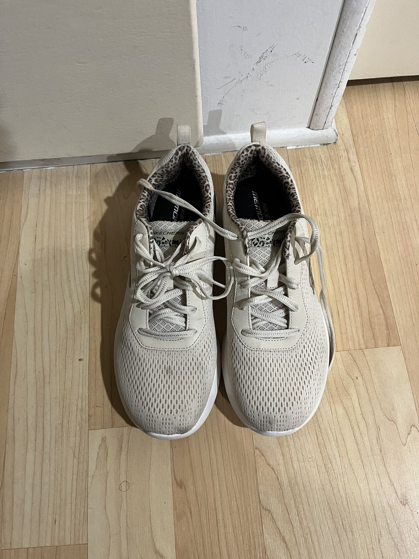 Sketchers Memory Foam Size 8.5
