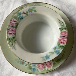 Set of 4 Limoges porcelain bowls and ramekin saucer are an elegant addition to any collection. The delicate antique rose pattern in pink, white, 
