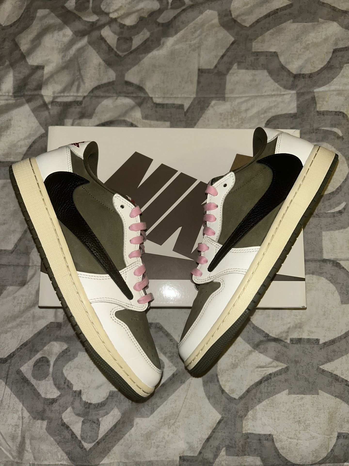 Travis Scott x Air Jordan 1 Retro Low ‘Medium Olive’