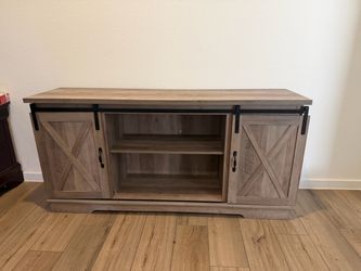 Entertainment center