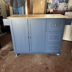 Kitchen Island on wheels