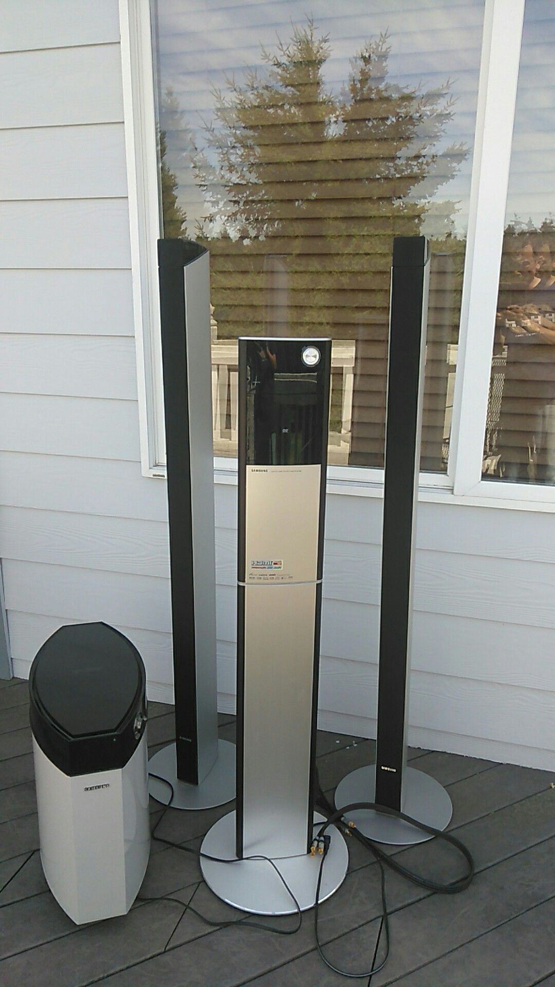 Samsung slim DVD home theater system HT- DS 1000