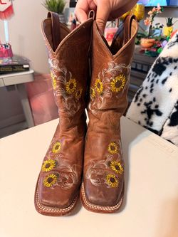 Cowboy Boots, Shyanne