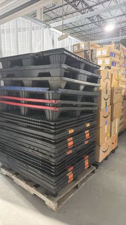 Plastic pallet