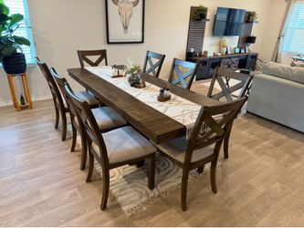 Extendable Dining Table plus 8 chairs