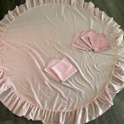 Round Table Cloth with 6 Table napkins 