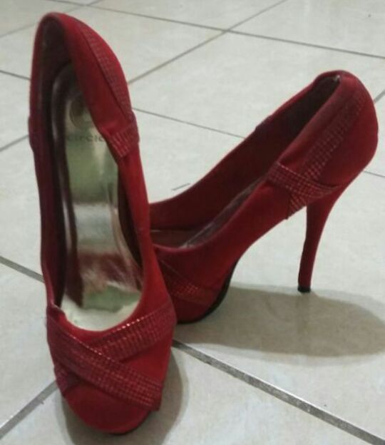 Red heels size 10