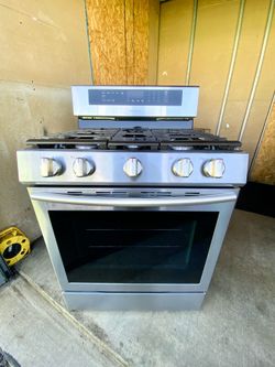 Samsung gas stove 5 burners stainless st.  30”