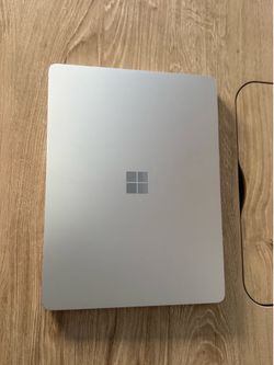 Microsoft Surface Laptop (2025  Model) 13.8" Copilot+ PC in Platinum