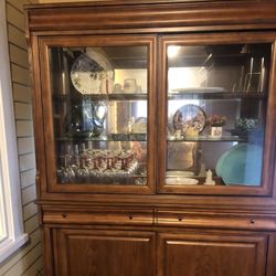 Hutch Medium Oak.   Very Good Condition 