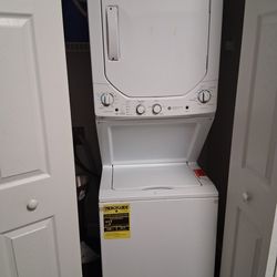 GE 24" Unitized Washer-Dryer White