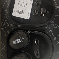 Sennheiser - MOMEMTUM 4 Over-The-Ear Headphones - Black