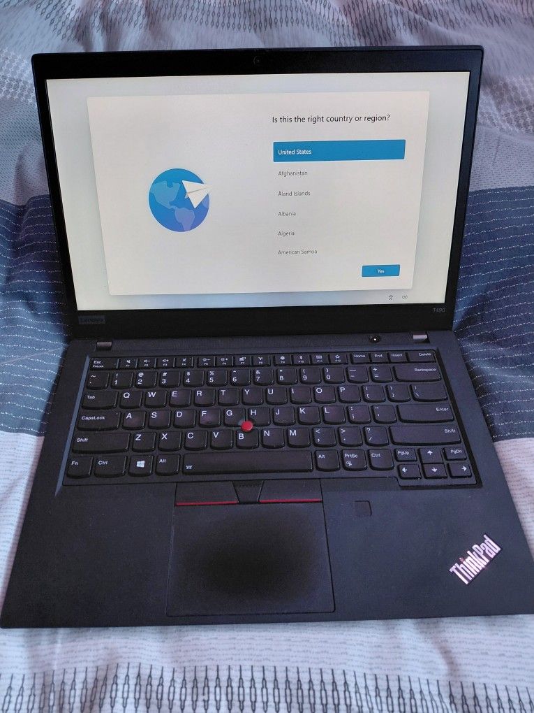 Lenovo ThinkPad T490 Laptop
