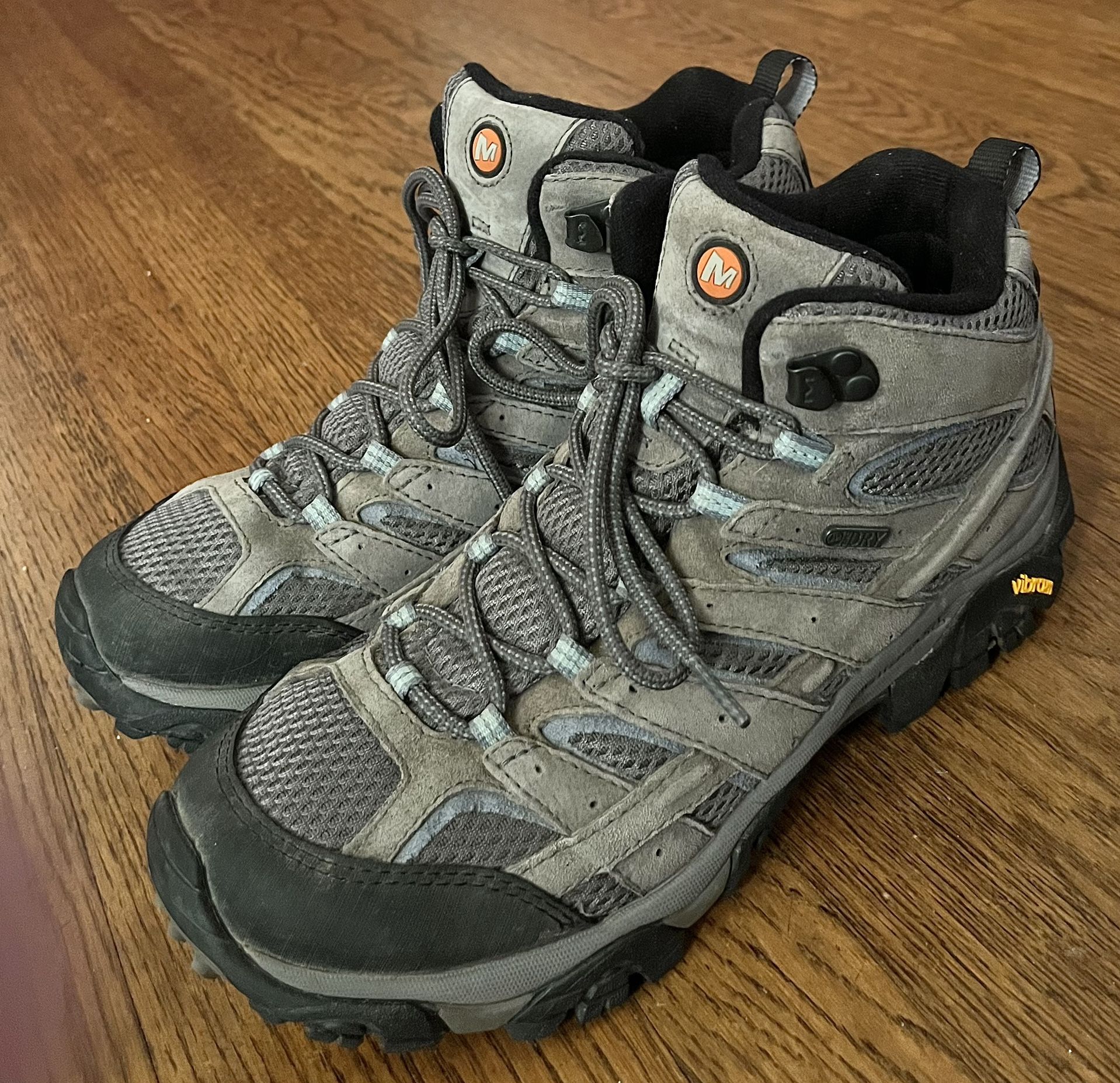 WOMENS MERRELL HIKING BOOTS