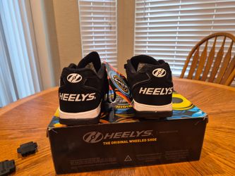 Size 6 youth Heeleys